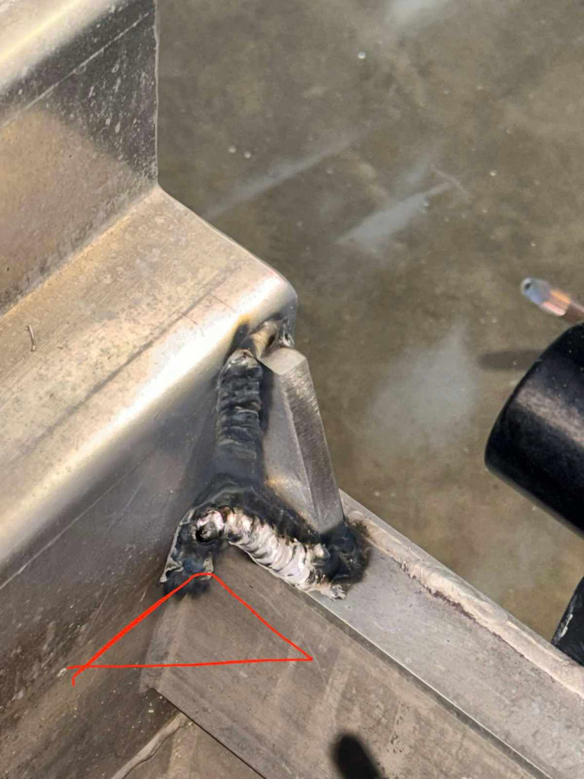 Structural gusset weld reinforcing a fabricated metal frame corner in Bunkie, Louisiana